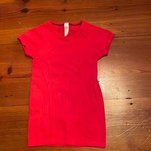 ivivva short sleeve athletic top. selling for $25.